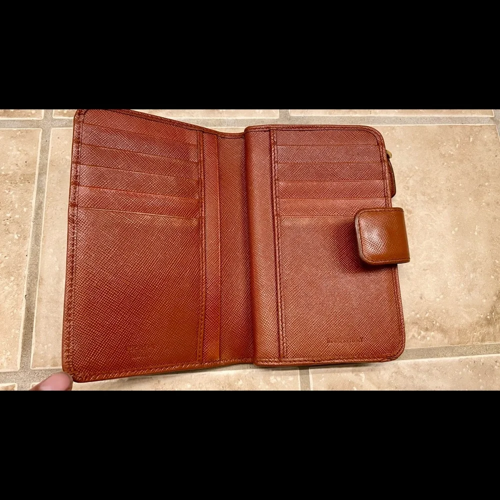 Authentic Beautiful Prada short wallet FREE SHIPPING😊 - Picture 8 of 8